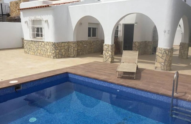 CHALET A 100 M DE LA PLAYA. 933