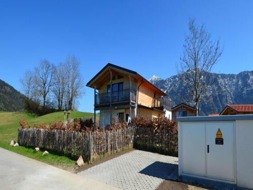 Chalet Alpenzauber mit beheiztem Pool, Inzell, cleaning included