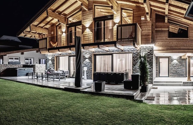 Chalet Amadeus - Designer Luxury Chalet for 14