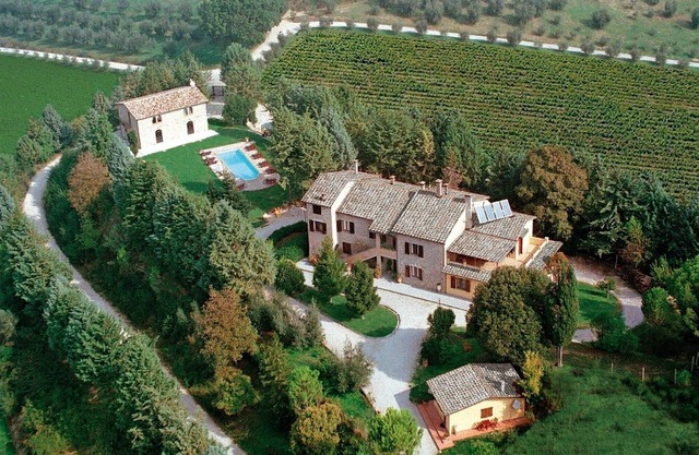 Appartement Chalet 110 Sq. Mètres dans les collines verdoyantes de l'Ombrie avec une belle piscine