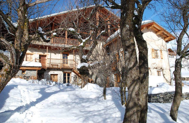 CHALET de village à 1200m altitude, plein sud, calme et spacieux.
