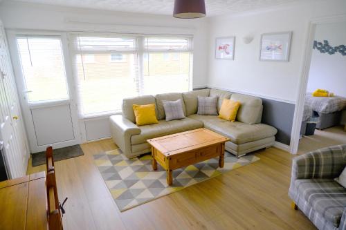 Chalet Bonair Spacious comfortable 2 Bedroom Chalet sleeping 4 Dartmouth