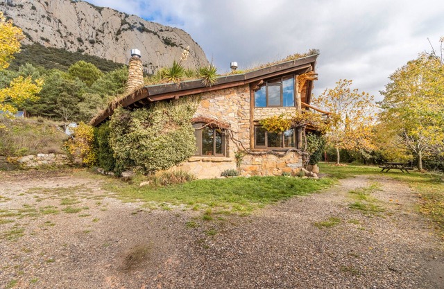 Chalet 'Cal Serrat' avec vue sur les montagnes, terrasse privée et Wi-Fi