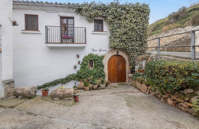 Chalet 'Can Pavet' with Mountain View, Private Pool and Wi-Fi