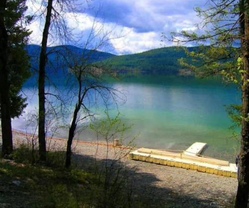 Chalet Chic! Lake and Ski Access Nearby Fish Pond