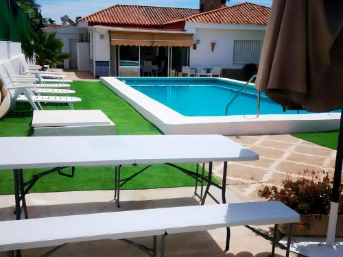 Chalet con Jardín, Piscina Privada y parking