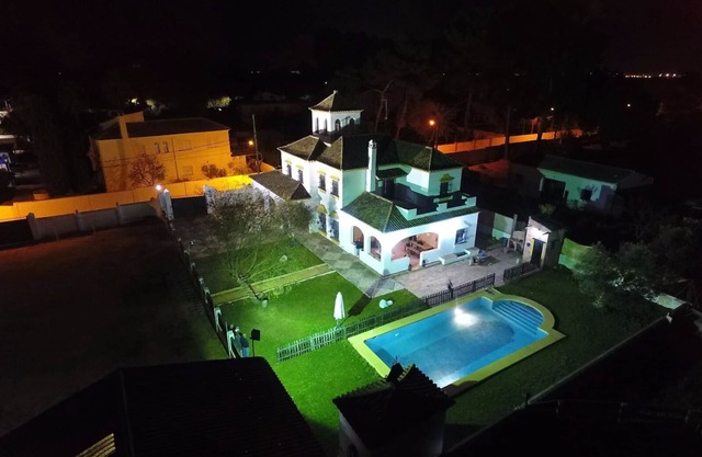 Chalet Cortijo idéal pour les familles ou les groupes avec piscine à 15 minutes de Séville