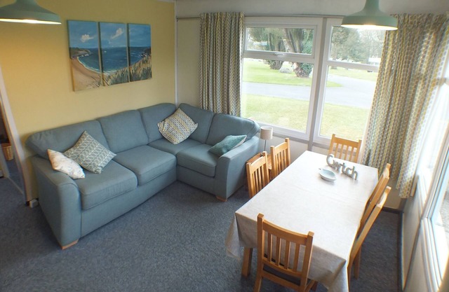 Chalet Cwtch, un confortable chalet de 5 chambres à Roch, Pembrokeshire