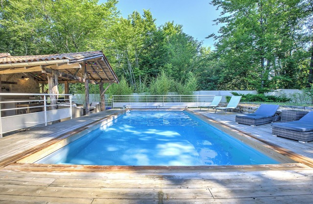 Chalet 'Le De Léonie Et Julie' avec piscine privée, Wi-Fi et climatisation