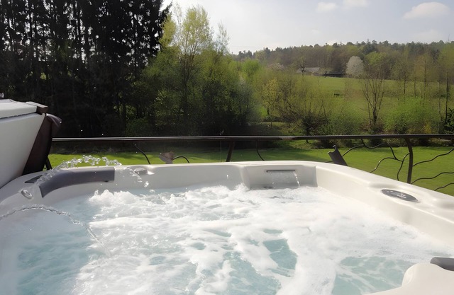 Chalet 'De Lucie et Lison' avec vue sur la montagne, terrasse privée et Wi-Fi