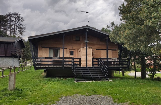 CHALET en bois dans clairière à Pyrénées 2000