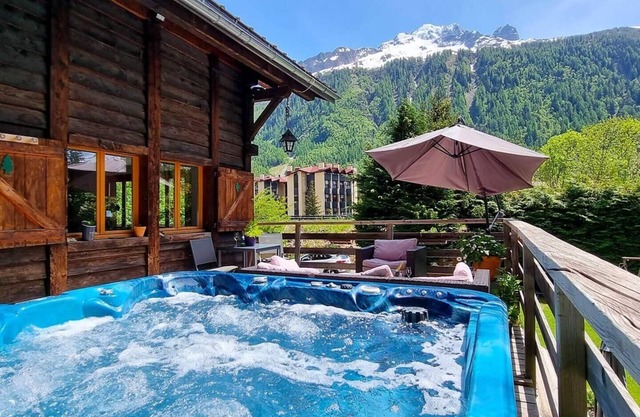 Chalet Falcon - Spacious Chalet with Hot Tub