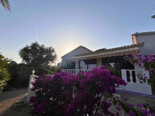 Chalet familiar con piscina en Binixica