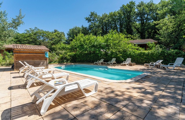 Chalet 'Gite Serpolet' avec piscine partagée, terrasse privée et Wi-Fi
