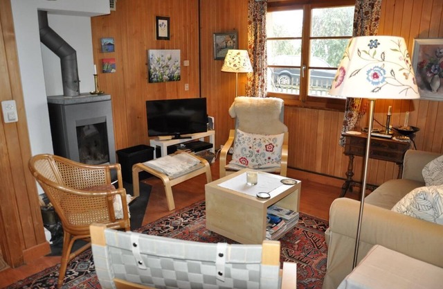 Le chalet se situe à env. 750 m. du départ de la télécabine de Barboleuse reliant le domaine skiable