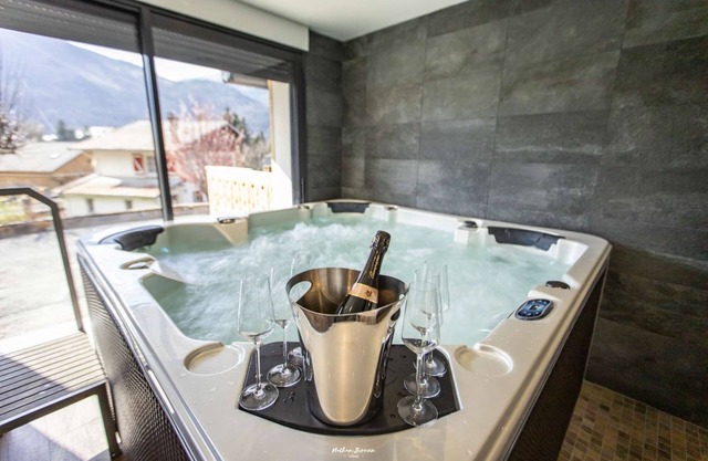 Chalet Hygge Saint-Lary centre: Cosy / 2 ch / Spa / Vue imprenable / Parking
