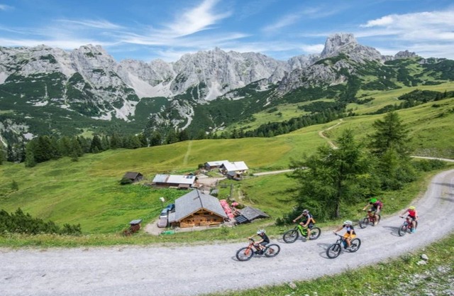 Chalet à Annaberg-Lungotz avec piscine communautaire
