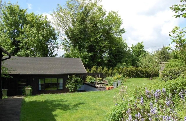 Chalet de luxe dans de beaux jardins