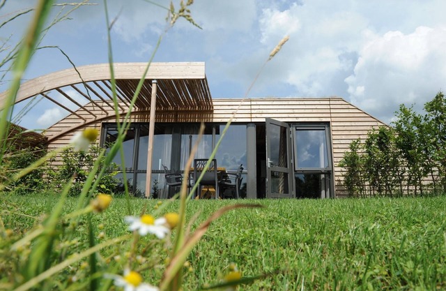 Bungalow avec cheminée décorative, à la ferme