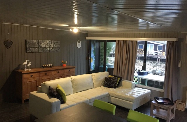 Maison de vacances moderne au bord d'un lac