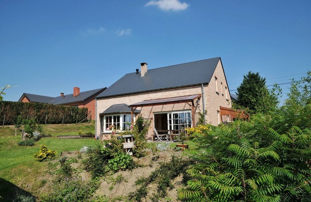 Maison de vacances moderne à Somme-Leuze avec grand jardin