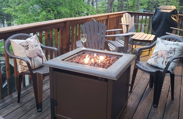 Chalet in the Poconos, perfect for a family of 6 or retreat for 3 couples.