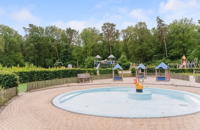 chalet dans les bois avec piscine