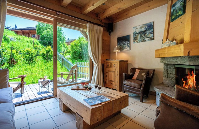 Chalet L'Ours Blanc - séjour skis aux pieds pour 8, village - OVO Network