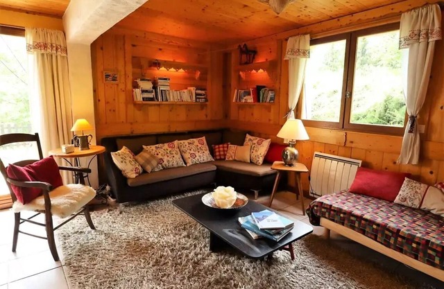 Les Saisies. Beau chalet rénové pour 10 à 12 personnes.