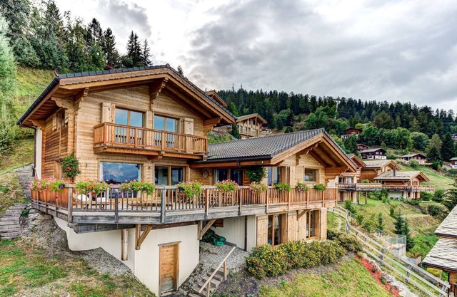 Chalet la Couronne - Jacuzzi - Views - Ski-In-Ski-Out - La Tzoumaz, 4 Vallees