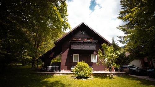 Chalet Lana with Hot Tub