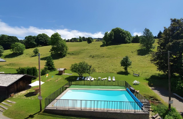 Chalet "Le Paccaly" avec vue sur les montagnes, terrasse privée et Wi-Fi