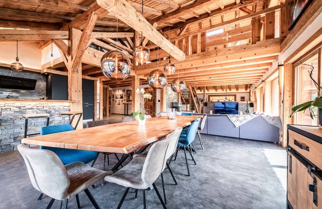 Chalet "Le Perray Alpine Lodge" avec vue sur les montagnes, terrasse privée et Wi-Fi