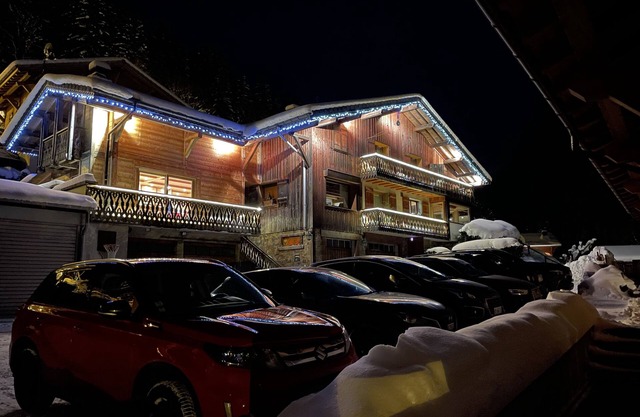 Chalet Mitoyen Piscine intérieur uniquement saison hiver ( décembre à avril)
