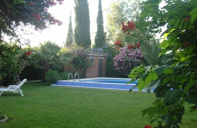 Belle villa de 200m2 à 20 minutes de Séville, 8 personnes, 1200m2 de jardin, wifi.