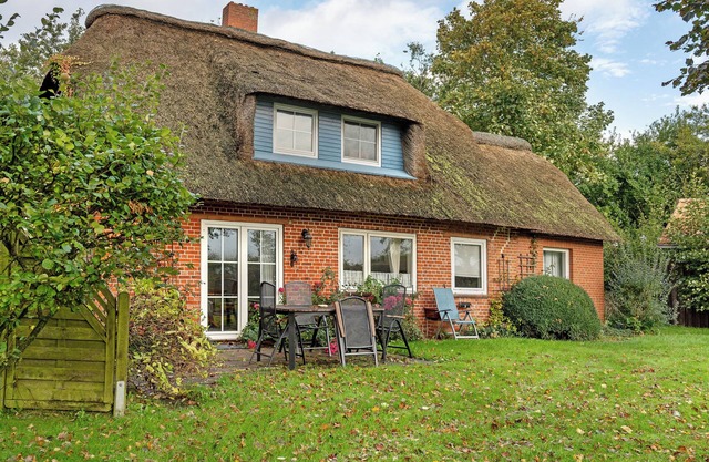 Chalet 'Reetdachchalet' avec terrasse et jardin privés