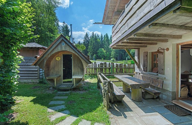 Chalet 'Tiny Hideaway' with Mountain View, Private Terrace and Private Garden