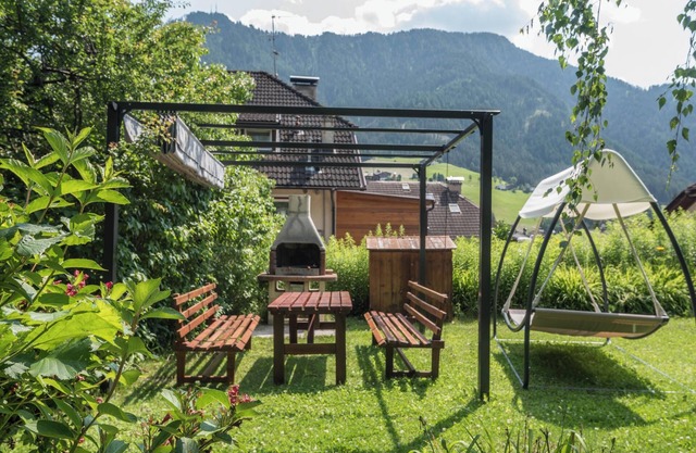 Chalet "Villa Rondula" avec vue sur la montagne, piscine partagée et Wi-Fi