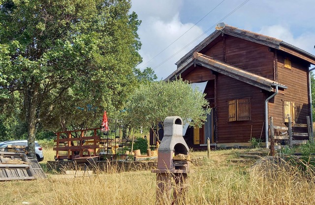 Chalet tout confort en Ardeche: un havre de paix dans une nature somptueuse.