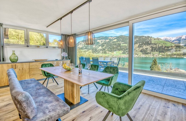 Chalet with breathtaking views over the Zeller See Lake