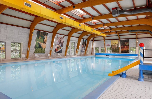 Chalet avec lave-vaisselle à côté d'une réserve naturelle