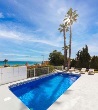 Chalet with sea view in Alicante