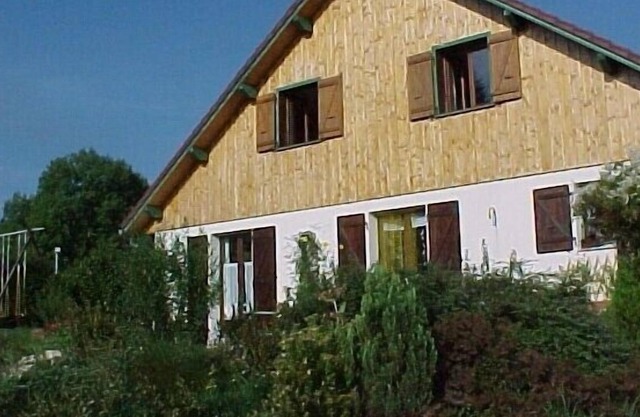 Chalet tout confort avec vue sur le lac Saint-Point