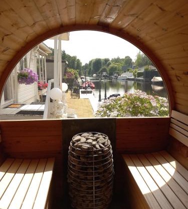Chalet with waterfront sauna and boat