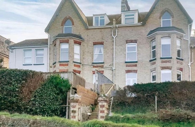 Chambercombe Villa - Harbour View, Decking, Garden, Games Room, sleeps 20