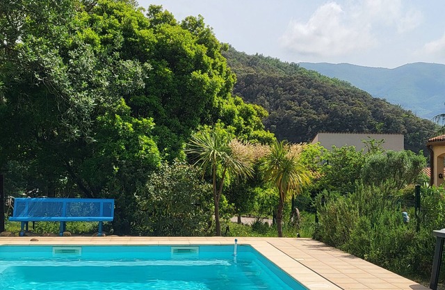 Chambre d'Hôtes with breakfast, kitchen and swimming pool in summer!
