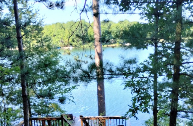 Reserve maintenant! Chandler's Charm - Magnifique chalet au bord du lac!