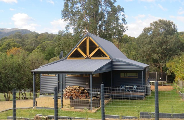 CHANGUE BLUE NEW: 4 BR, 2 BA House in Merrijig, Sleeps 14