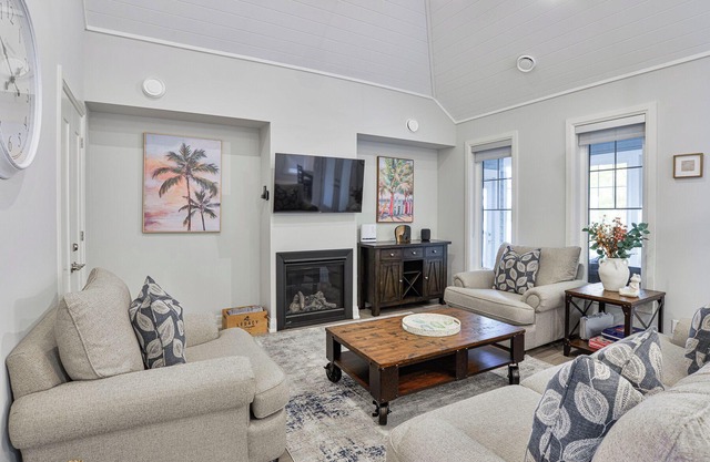 Welcome to the Channel Cottage – Your Ultimate Muskoka Retreat!