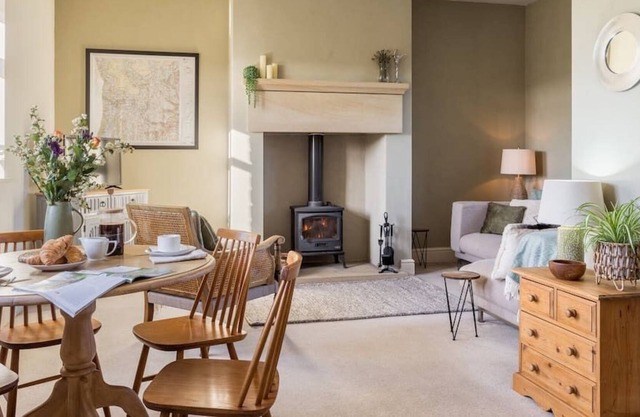 Chapel Cottage - Luxury Country Retreat